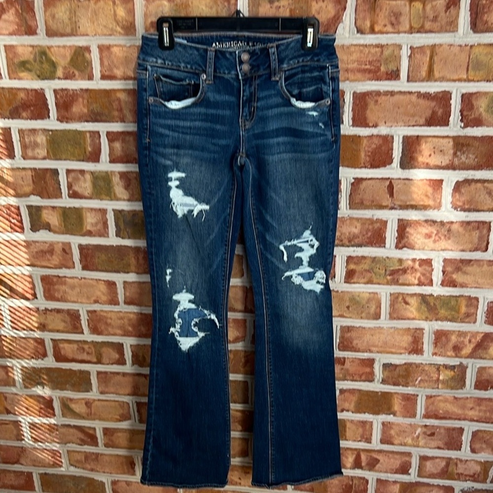 American Eagle Women's Distressed Artist Flare stretch Blue Jeans. Size 4 long
